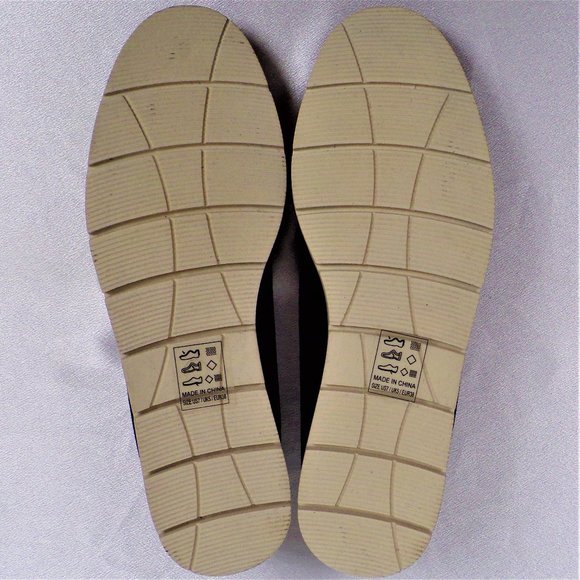 QUPID size 7 black flat-heel sneakers cushioned insoles perforated fabric uppers - Picture 13 of 15